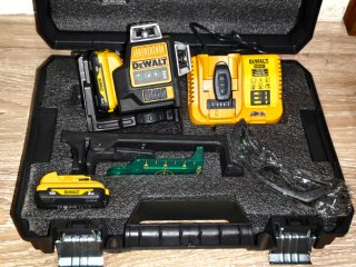 Nivel Láser DeWalt con Maletín  Réplica