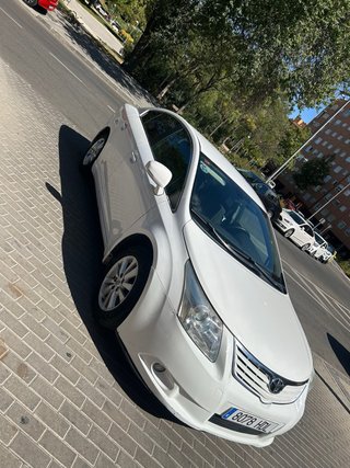Toyota Avensis 2012