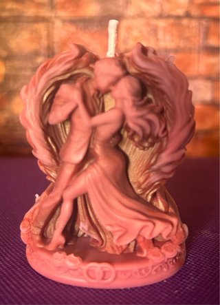 Vela decorativa pareja bailando.