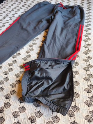Pantalón de Chándal Adidas Gris y Rojo
