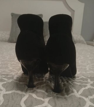 Elegantes botines negros tacón fino