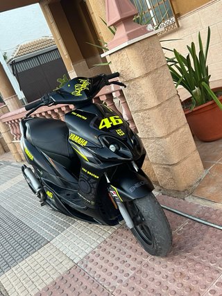 Yamaha Jog RR Negra y Amarilla