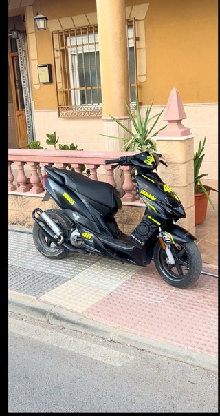Yamaha Jog RR Negra y Amarilla
