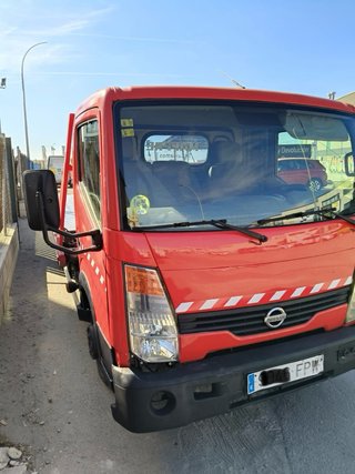 Grua portacoches Nissan Cabstar