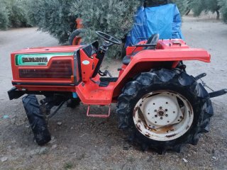 Lote Mini tractor HinomotoN249-30CV - cuba y desbr
