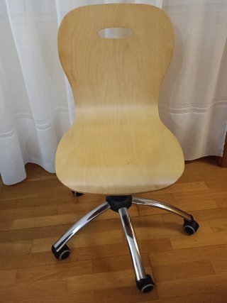 Cama con cajones, escritorio, silla y mesita