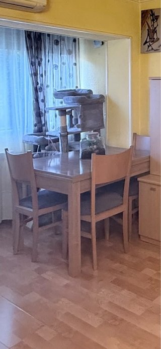 Mesa de comedor y 4 sillas