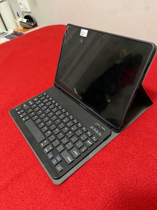 Samsung Galaxy Tab A9+ con funda y teclado