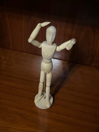 Muñeco articulado de madera