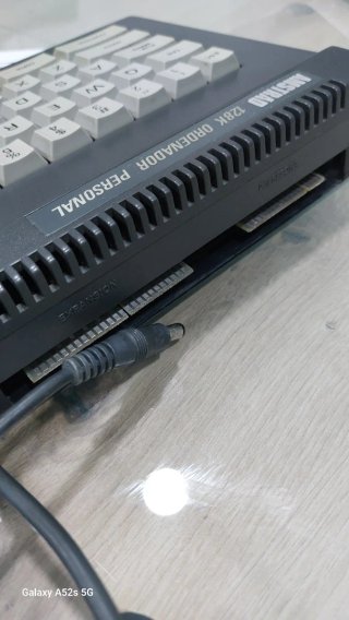 Amstrad CPC 6128 recuperado Bluetooth Luz PLAY