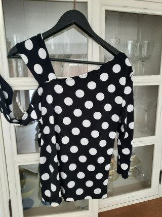 CAMISETA SFERA + PENDIENTES