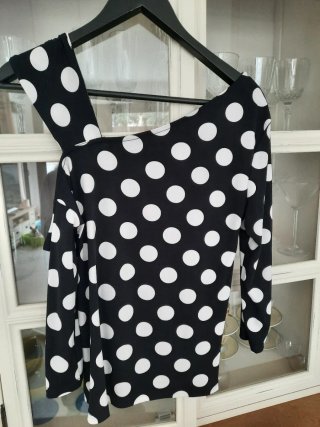 CAMISETA SFERA + PENDIENTES