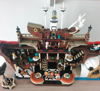 RESTAURANTE FLOTANTE BARATIE ONE PIECE