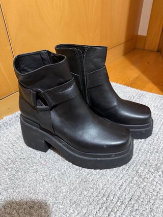 Botas negras con plataforma