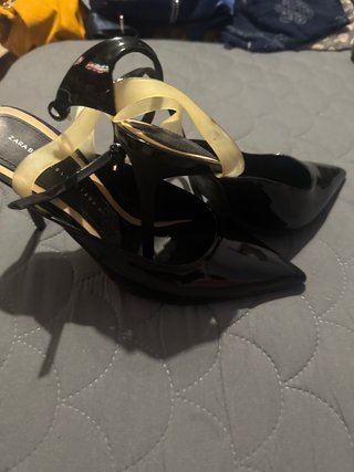 Zapatos de tacón Zara negros