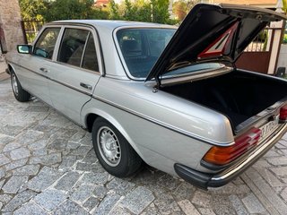 Mercedes-Benz 300D W123