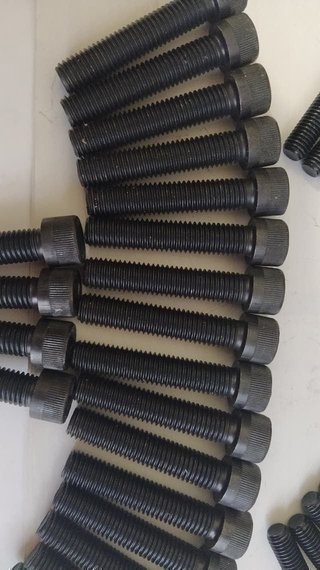 Tornillos Allen 10 y 12mmTornillos 10 y 12mm