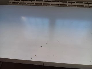 Escritorio blanco con cajones