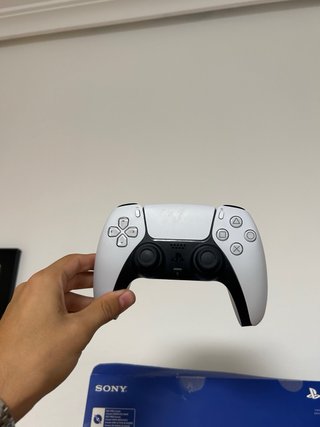 PlayStation 5 Digital con due controller