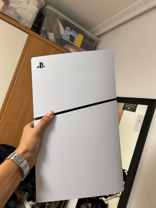 PlayStation 5 Digital con due controller