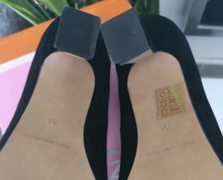 Sapatos de Salto Alto Pretos Tam. 36 - Novos