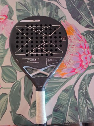 Pala de Padel Nox Edición Limitada LTD AT2 genius.