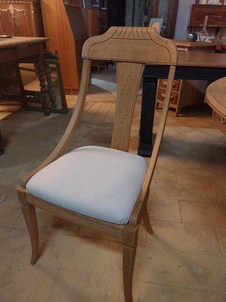 Silla de Madera Maciza Restaurada
