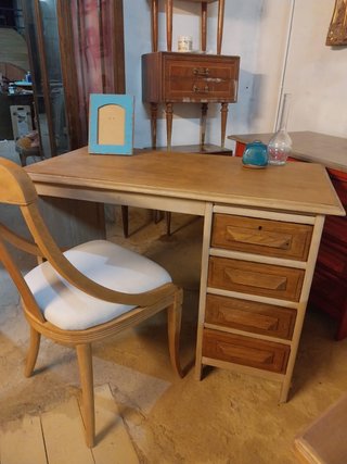 Silla de Madera Maciza Restaurada