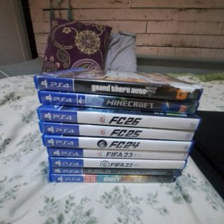 PS4 Slim con 2 Mandos y Juegos