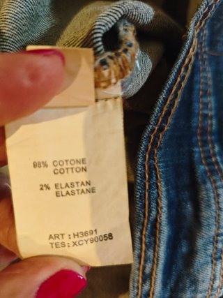 Chaqueta vaquera con perlas y lentejuelas