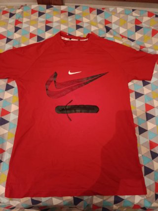 Camiseta Nike Roja con Cremallera