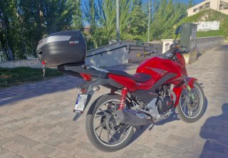 Moto Honda CB125F Roja
