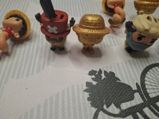 Set de 10 Figuras One Piece de Kinder