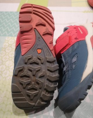 ** Zapatillas Quechua Niña talla 30