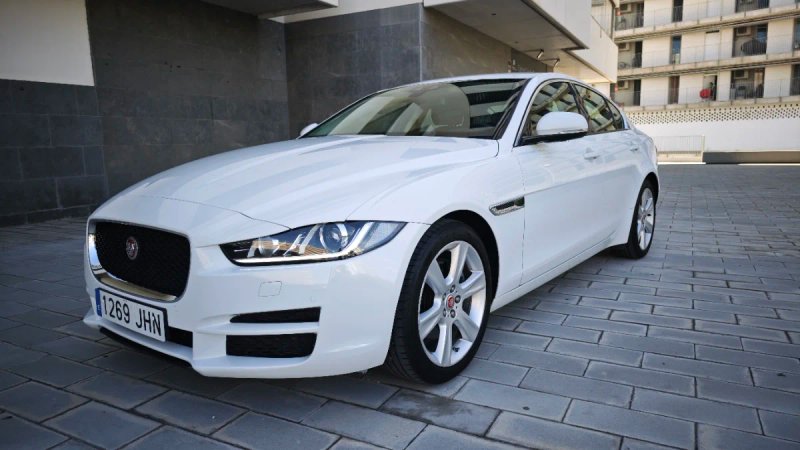 Jaguar XE 2015, foto 1