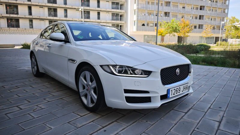 Jaguar XE 2015, foto 2