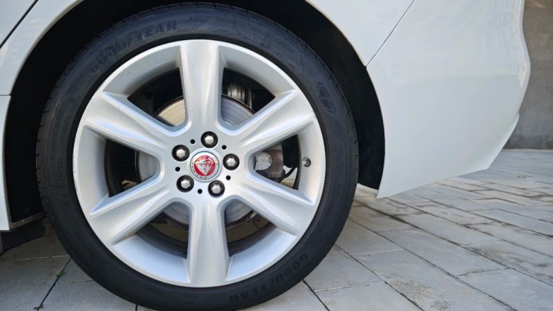 Jaguar XE 2015, foto 7