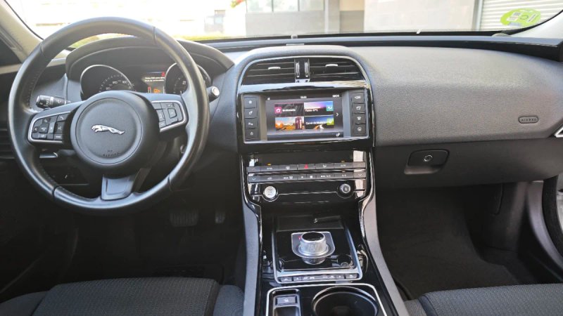 Jaguar XE 2015, foto 12