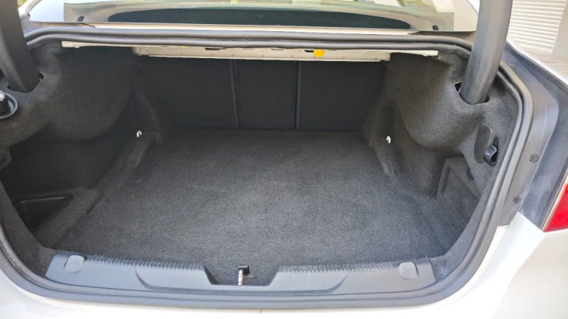 Jaguar XE 2015, foto 13