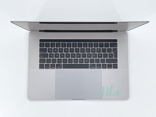 MacBook Pro 15" (2018) Intel Core i7 2.6GHz 6 núcleos - SSD 512GB - RAM 32GB con marcas de pegatinas
