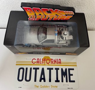 HOTWHEELS DELOREAN 1:18 REGRESO AL FUTURO OUTATIME