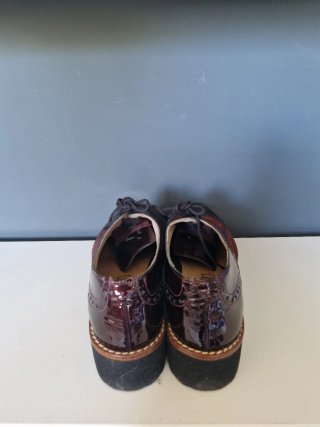 Zapatos bajos tipo Oxford granates