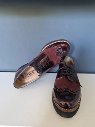 Zapatos bajos tipo Oxford granates