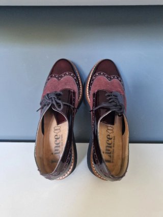 Zapatos bajos tipo Oxford granates