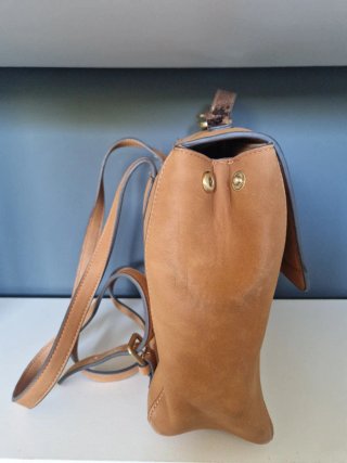 Mochila pequeña color camel