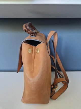 Mochila pequeña color camel