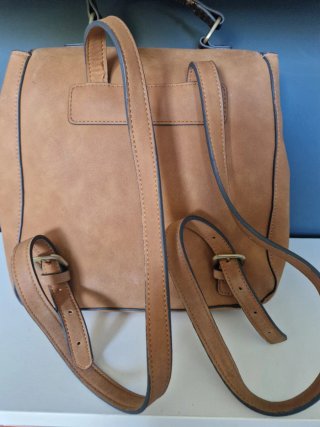 Mochila pequeña color camel
