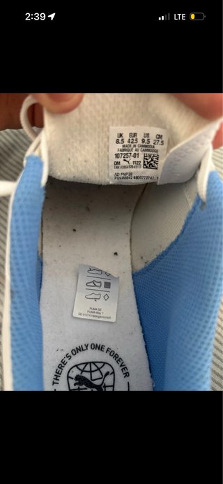 Botas de fútbol Puma blancas y azules