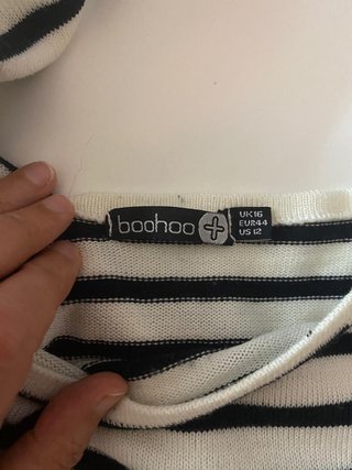 Jersey fino rayas blancas y negras con volantes