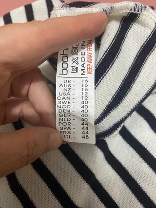Jersey fino rayas blancas y negras con volantes